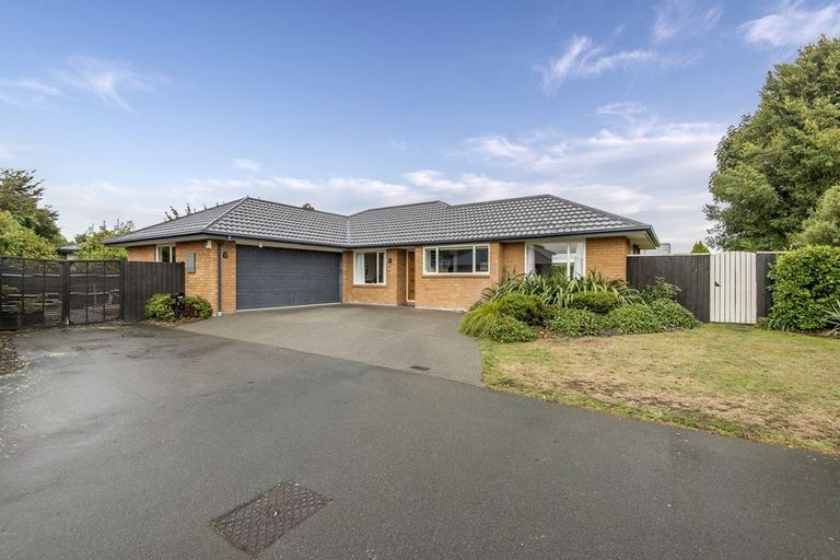 Photo of property in 2 Magnolia Lane, St Albans, Christchurch, 8052