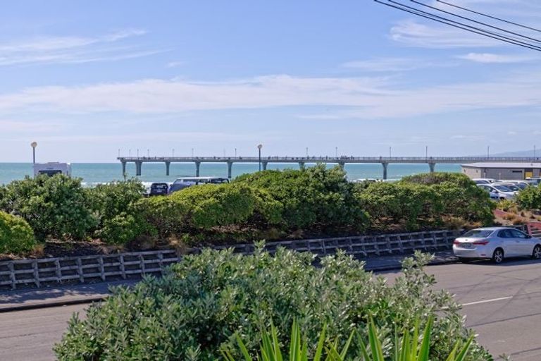 Photo of property in 191 Marine Parade, New Brighton, Christchurch, 8083