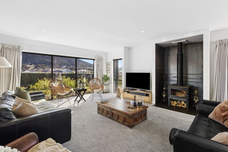 Photo of property in 15 Kingfisher Crescent, Albert Town, Wanaka, 9305