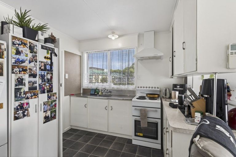 Photo of property in 8 Simons Street, Moturoa, New Plymouth, 4310