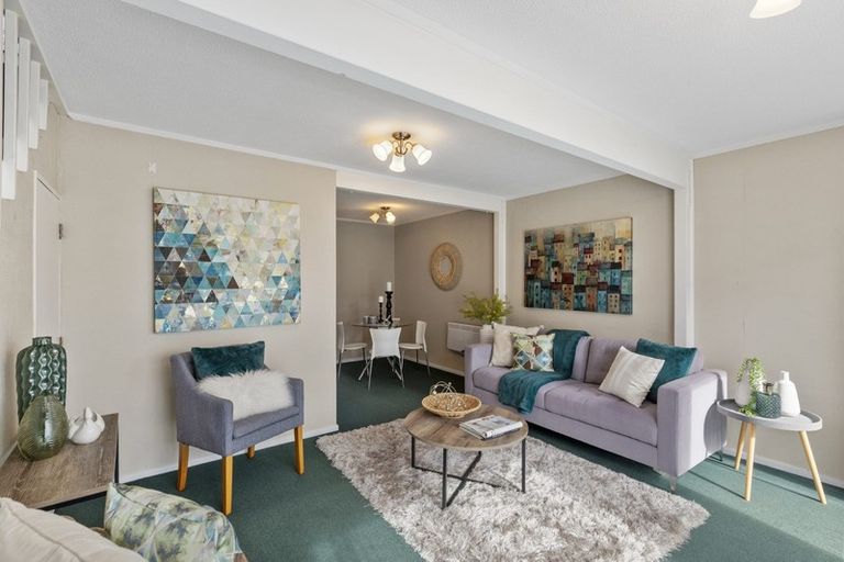 Photo of property in 16 Wagon Road, Stokes Valley, Lower Hutt, 5019