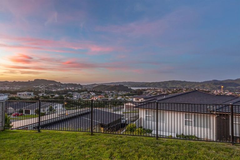 Photo of property in 72 Endeavour Drive, Whitby, Porirua, 5024