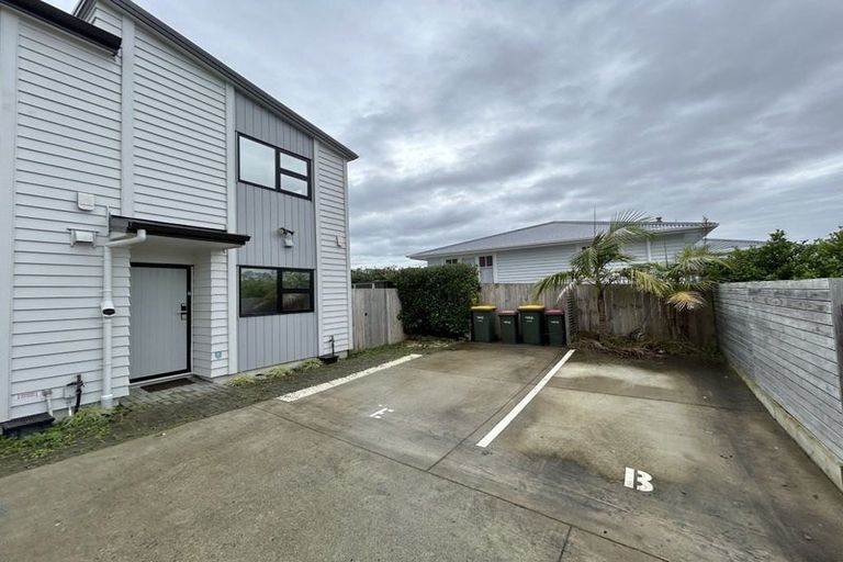 Photo of property in 96e Triangle Road, Massey, Auckland, 0614