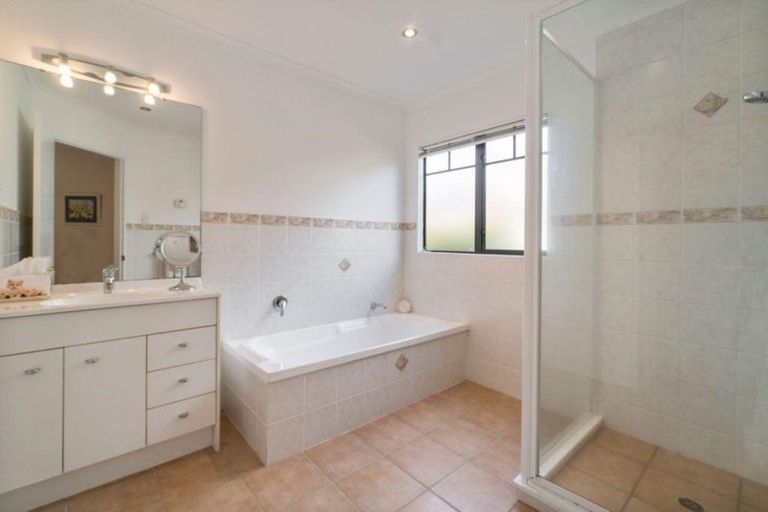 Photo of property in 8 Cellarmans Street, Te Atatu Peninsula, Auckland, 0610