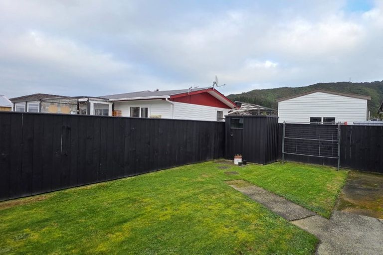 Photo of property in 2b Ipswich Grove, Wainuiomata, Lower Hutt, 5014