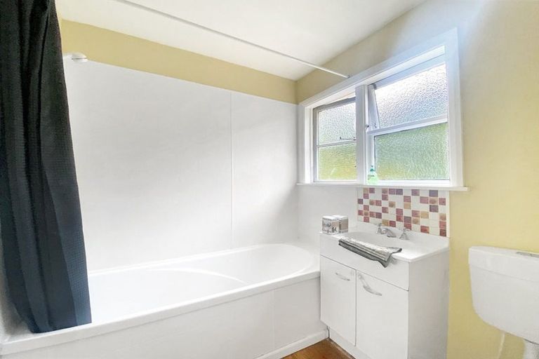 Photo of property in 3 Montgomery Avenue, Karori, Wellington, 6012