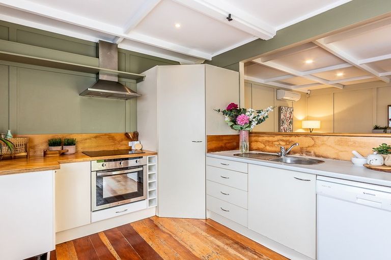 Photo of property in 36 Raroa Place, Pukerua Bay, 5026