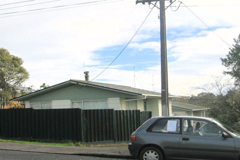 Photo of property in 2/57 Lincoln Park Avenue, Massey, Auckland, 0614