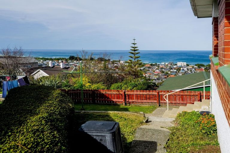 Photo of property in 19 Seaview Terrace, Kew, Dunedin, 9012