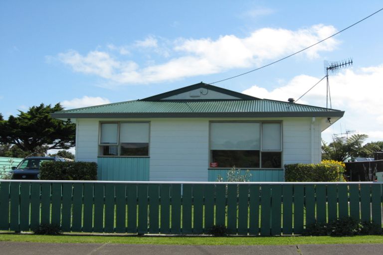 Photo of property in 25 Carson Street, Castlecliff, Whanganui, 4501