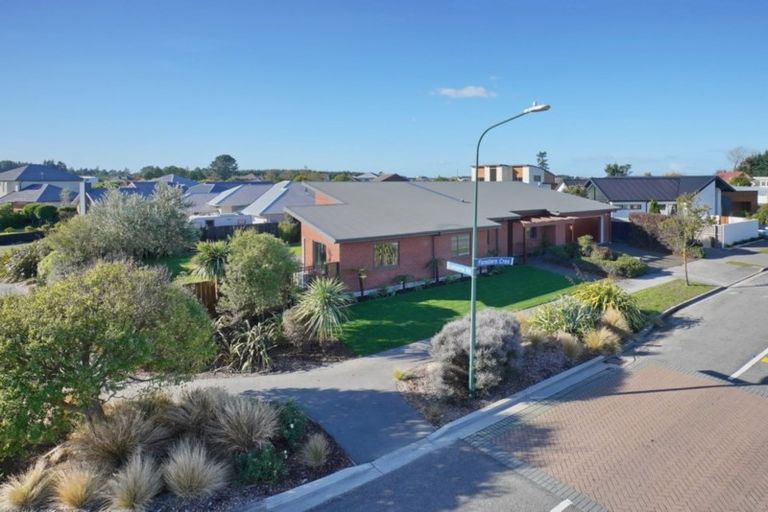 Photo of property in 46 Foresters Crescent, Parklands, Christchurch, 8083