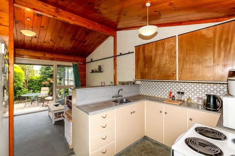 Photo of property in 25c Omata Road, Marfell, New Plymouth, 4310