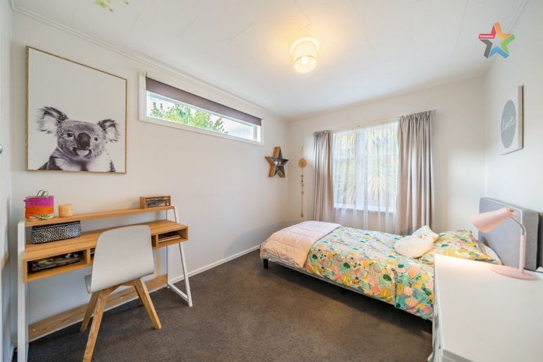 Photo of property in 33 Russell Road, Wainuiomata, Lower Hutt, 5014