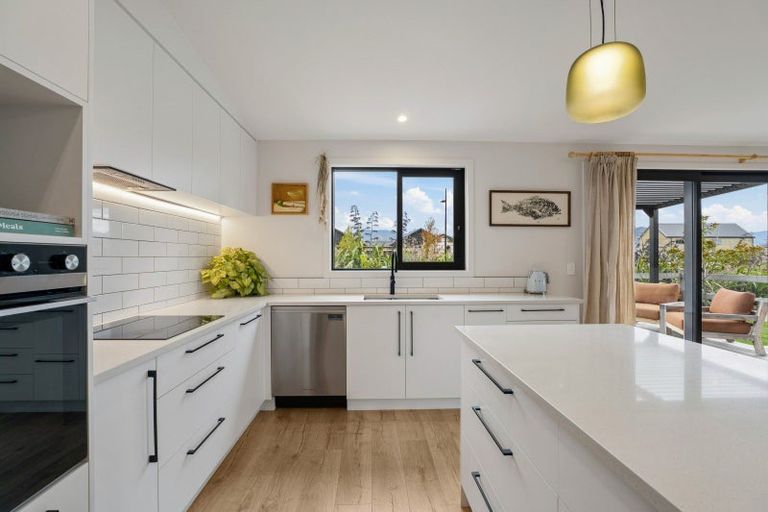 Photo of property in 3 Mount Prospect Lane, Wanaka, 9305