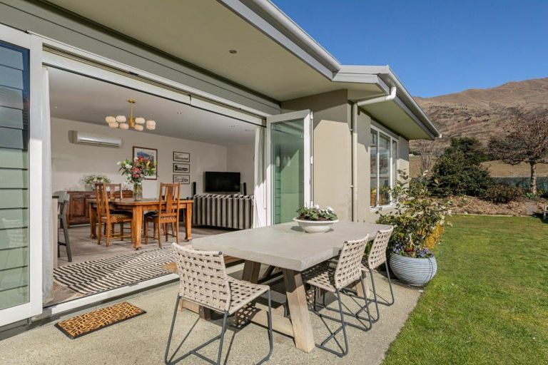 Photo of property in 50 Kelliher Drive, Wanaka, 9305