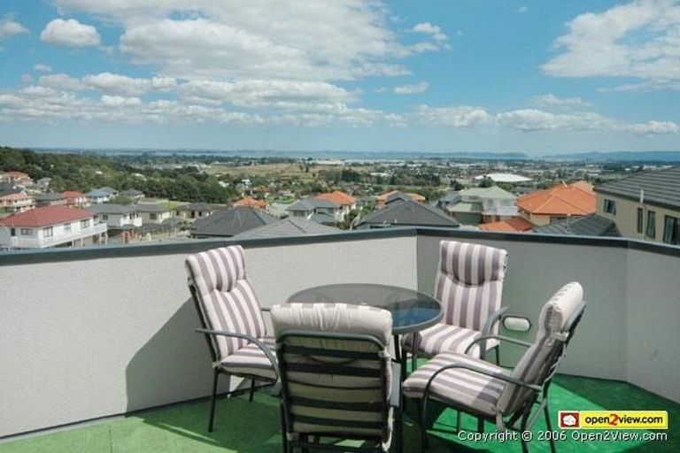 Photo of property in 43 Ribbonwood Crescent, Goodwood Heights, Auckland, 2105