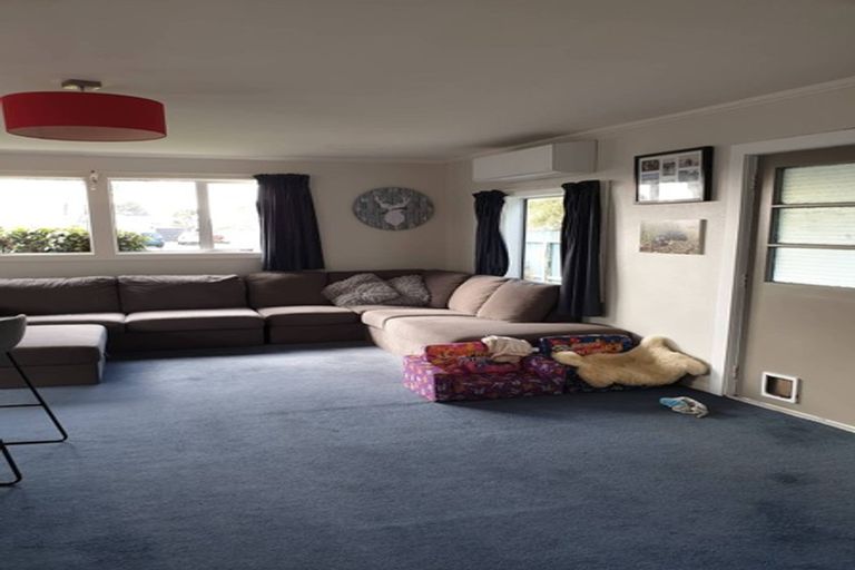 Photo of property in 30 Kilmarnock Street, Wallacetown, 9816