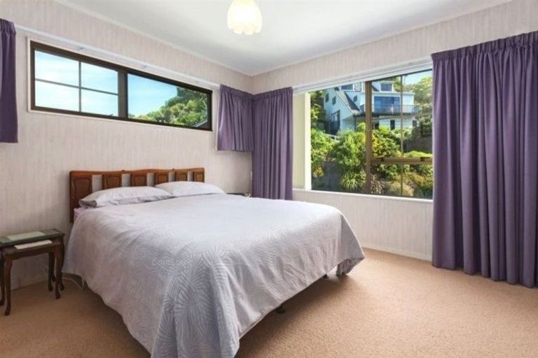 Photo of property in 2 Saint Aidans Way, Tawa, Wellington, 5028