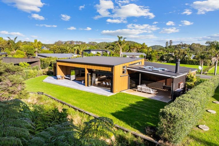 Photo of property in 15 Edgewater Place, Matapouri, Whangarei, 0173