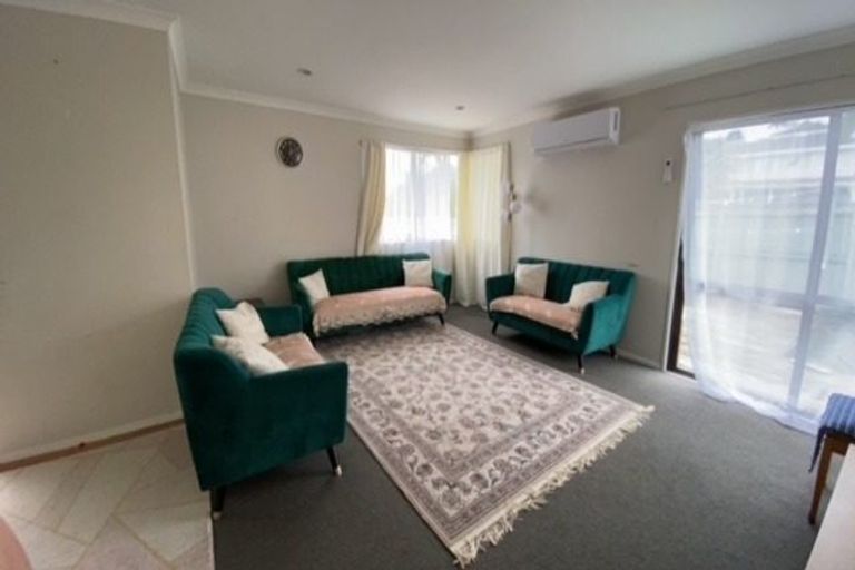 Photo of property in 141 Aviemore Drive, Highland Park, Auckland, 2010