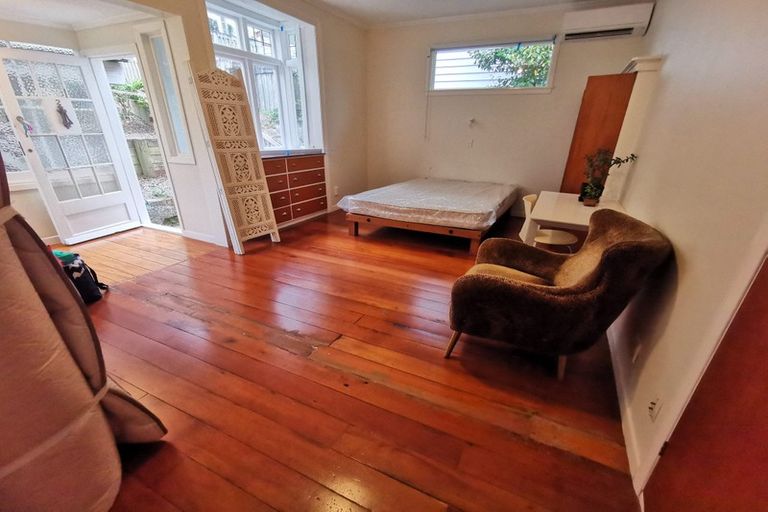 Photo of property in 1/17 Clifton Terrace, Kelburn, Wellington, 6012