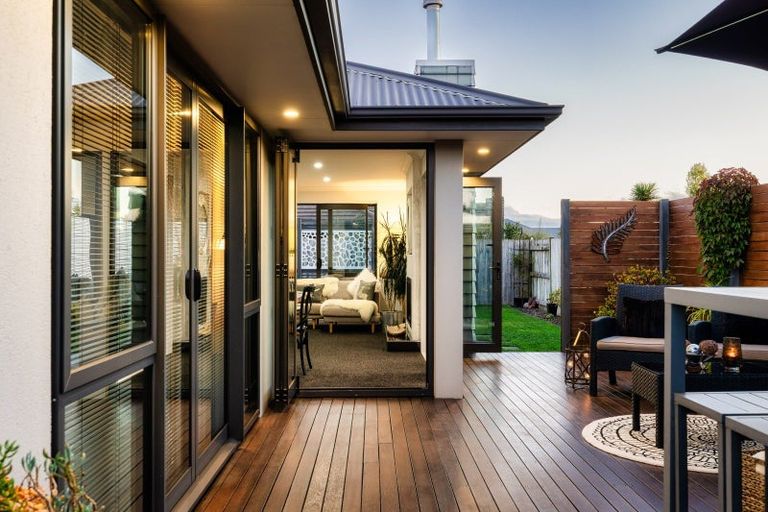 Photo of property in 3 Saint Heliers Grove, Fitzherbert, Palmerston North, 4410