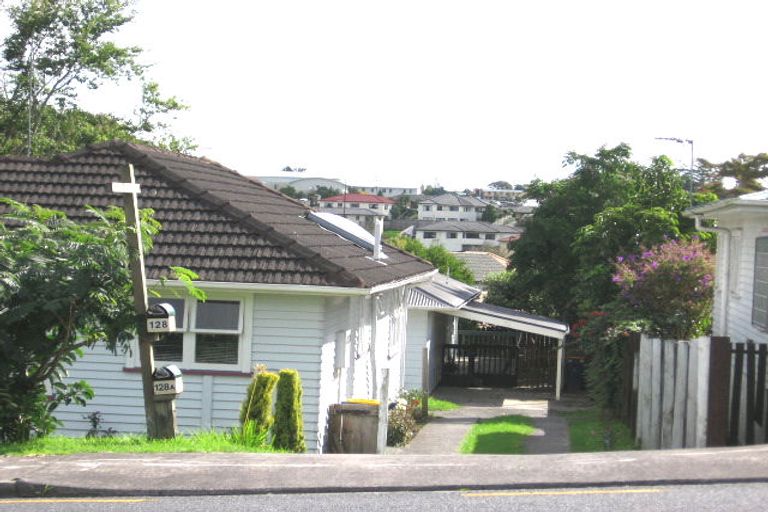 Photo of property in 128 Edmonton Road, Te Atatu South, Auckland, 0610