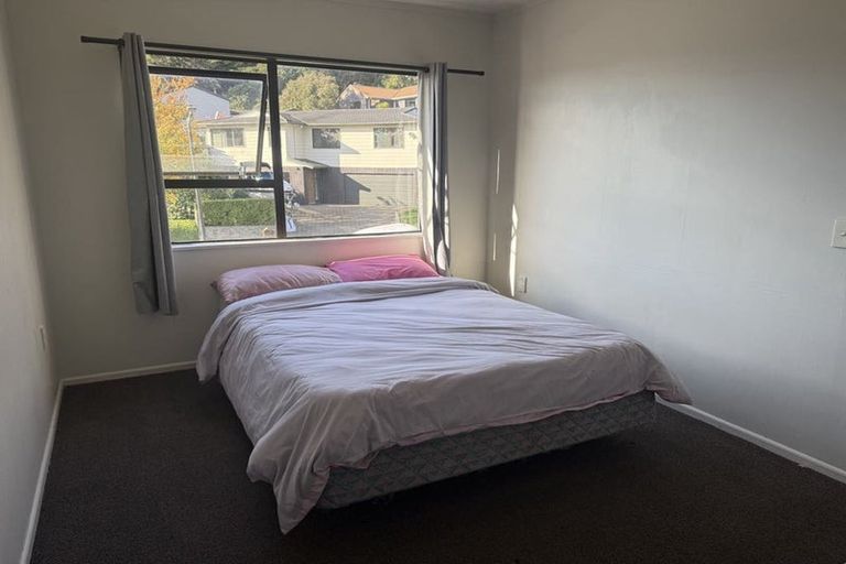 Photo of property in 6 Kinnel Grove, Papakowhai, Porirua, 5024