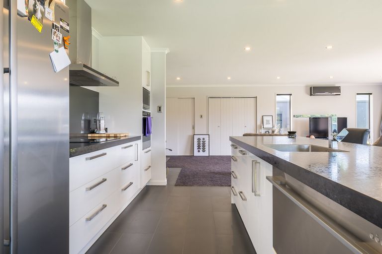 Photo of property in 71 Grandvista Drive, Green Island, Dunedin, 9018