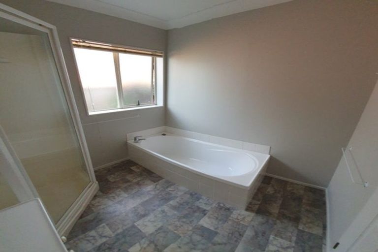Photo of property in 1/2 Doment Crescent, Orewa, 0931