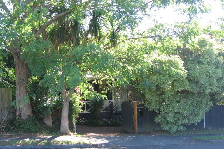 Photo of property in 2 Waters Place, New Lynn, Auckland, 0600