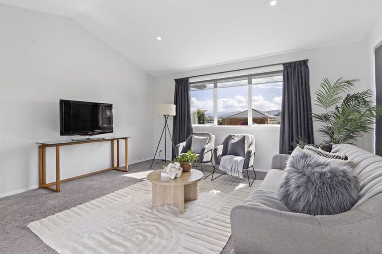 Photo of property in 28 Feist Street, Carterton, 5713