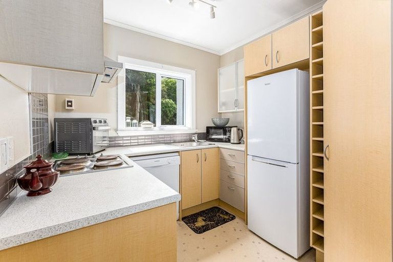 Photo of property in 13b Kim Street, Khandallah, Wellington, 6035