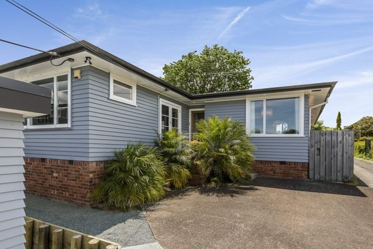 Photo of property in 32 Links Road, New Lynn, Auckland, 0600