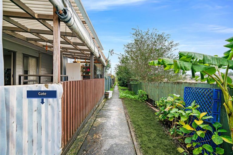 Photo of property in 28/3 Hulme Place, Henderson, Auckland, 0612