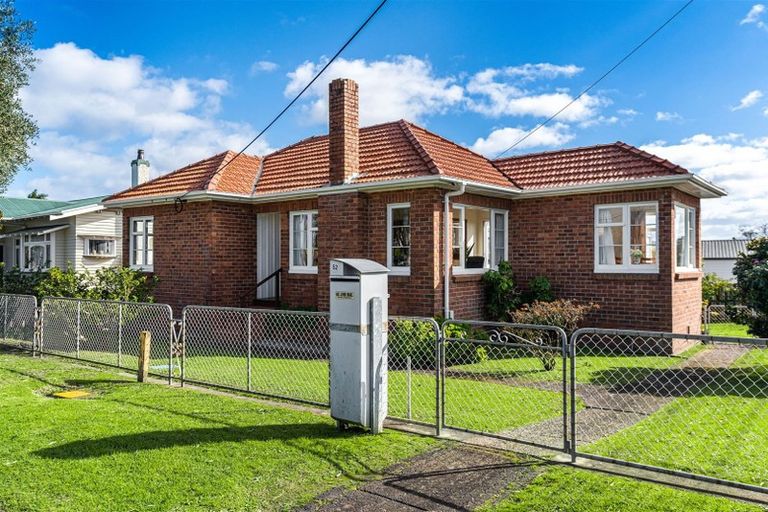 Photo of property in 52 Old Lake Road, Narrow Neck, Auckland, 0624