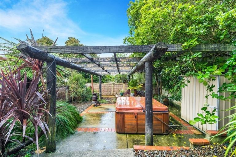 Photo of property in 99 Lake Crescent, Hamilton Lake, Hamilton, 3204