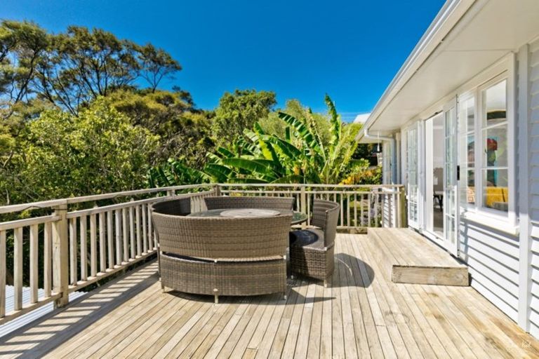Photo of property in 11 Blacks Road, Greenhithe, Auckland, 0632