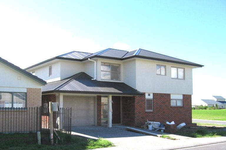 Photo of property in 2 Wakaroa Avenue, Te Atatu Peninsula, Auckland, 0610