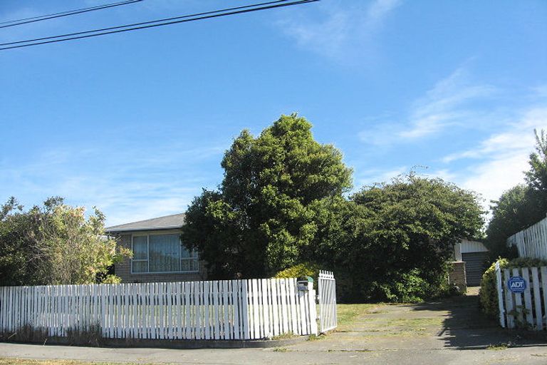 Photo of property in 4 Vivian Street, Burwood, Christchurch, 8083