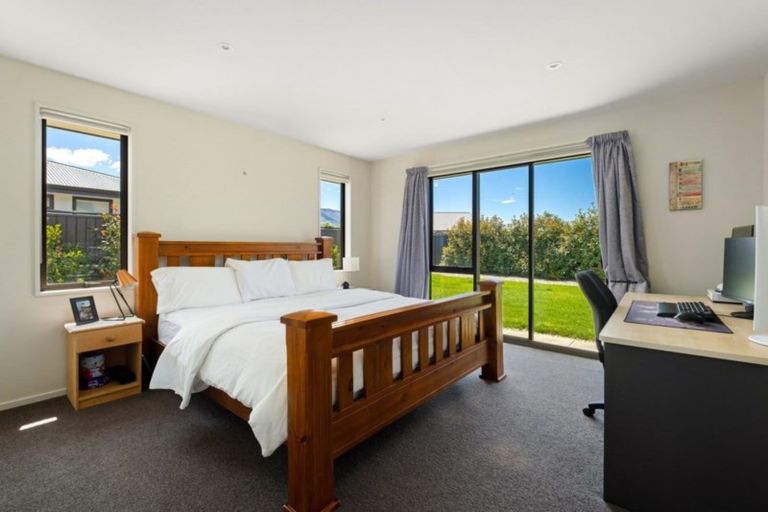 Photo of property in 21 De Bettencor Place, Mount Pisa, Cromwell, 9383