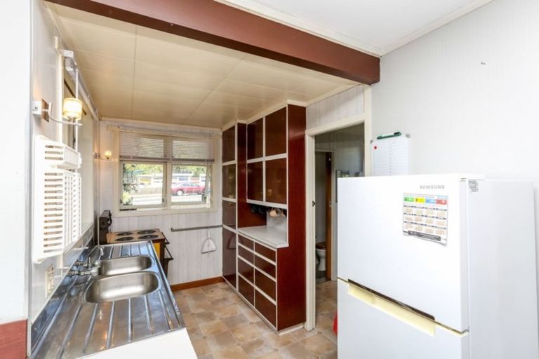 Photo of property in 10 Kingwell Street, Moturoa, New Plymouth, 4310