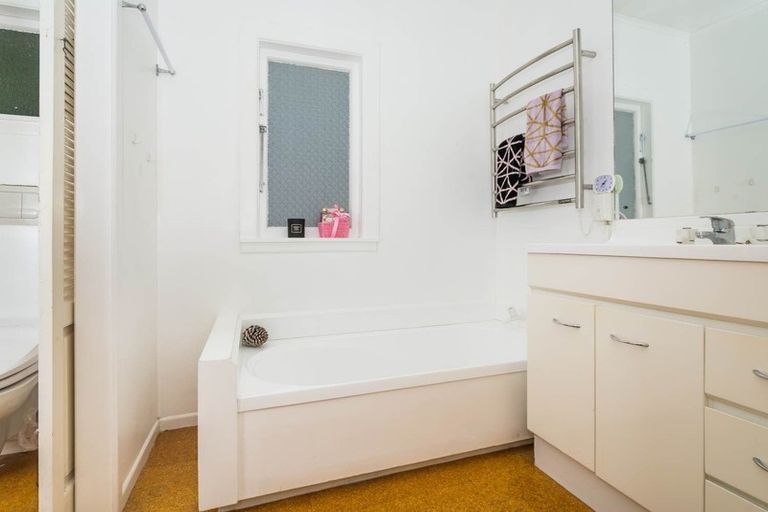 Photo of property in 121 Stredwick Drive, Torbay, Auckland, 0630