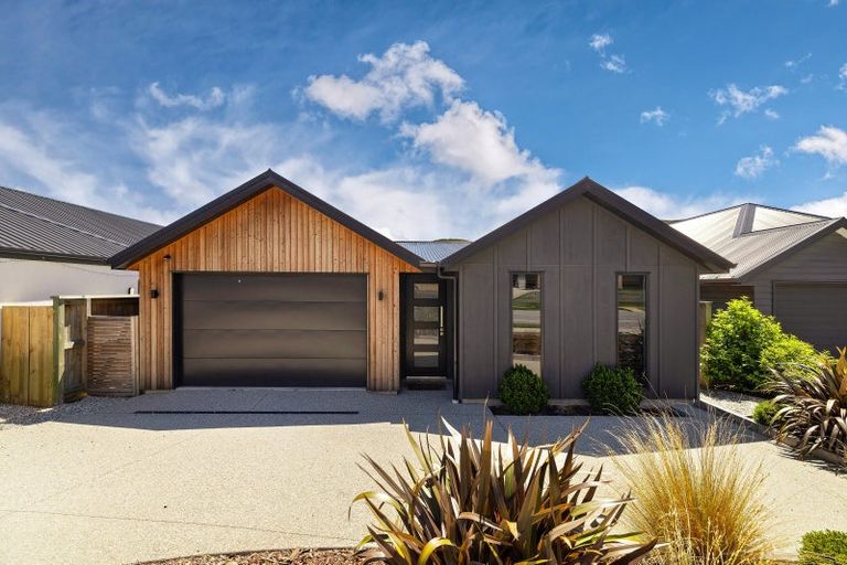 Photo of property in 12 Howden Drive, Jacks Point, 9371