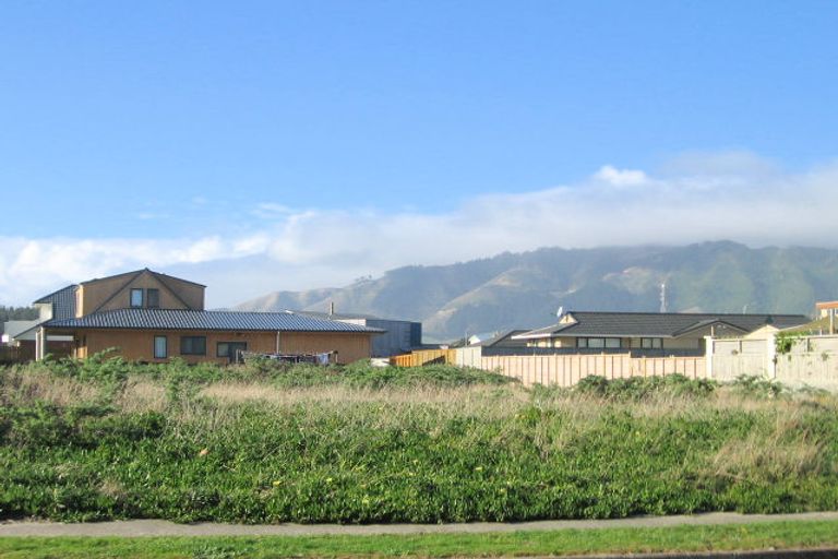 Photo of property in 4 Olliver Grove, Waikanae Beach, Waikanae, 5036