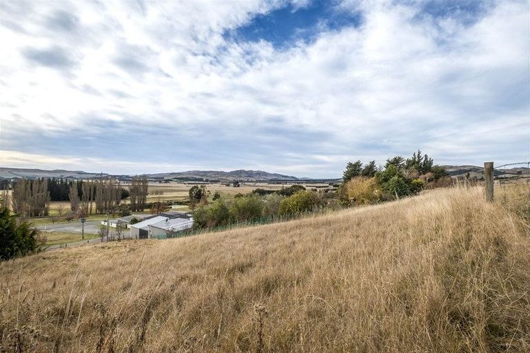 Photo of property in 15 Oxford Street, Waikari, 7420