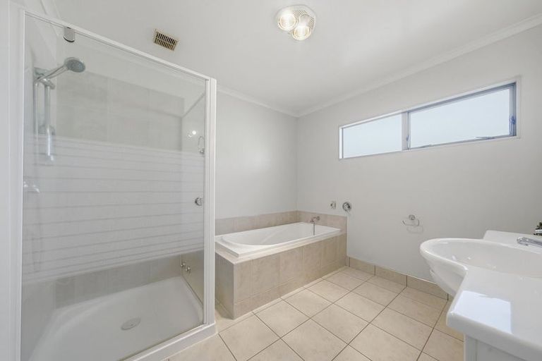 Photo of property in 57a Redoubt Road, Goodwood Heights, Auckland, 2105