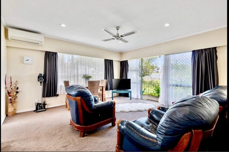 Photo of property in 1/165 View Road, Sunnyvale, Auckland, 0612