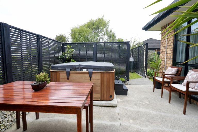 Photo of property in 16 Chestnut Close, Kelvin Grove, Palmerston North, 4414