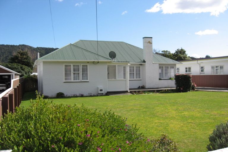 Photo of property in 16 Peel Place, Wainuiomata, Lower Hutt, 5014